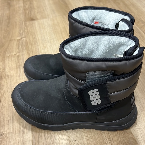 Ugg waterproof boots - Picture 3 of 4